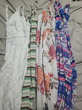 Women’s Large Sundress/Tanktops Lot